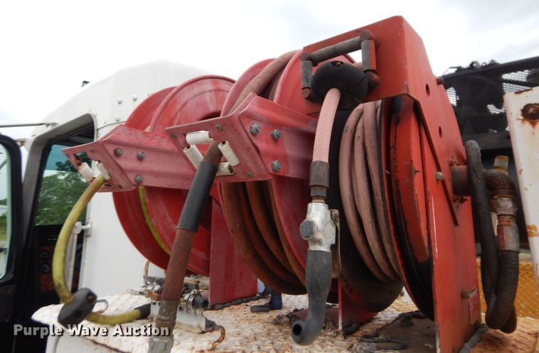 image for item GM9064 2001 Kenworth T300  service truck