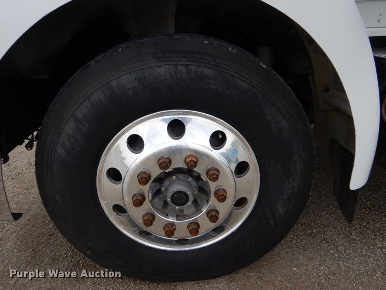 image for item GM9064 2001 Kenworth T300  service truck