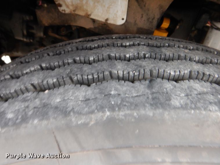 image for item GM9064 2001 Kenworth T300  service truck