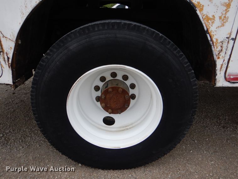 image for item GM9064 2001 Kenworth T300  service truck