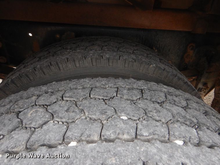 image for item GM9064 2001 Kenworth T300  service truck