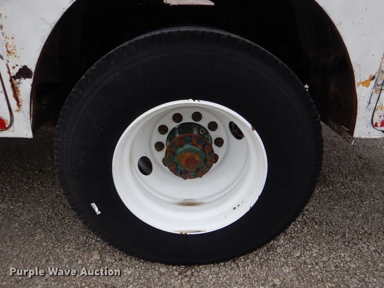 image for item GM9064 2001 Kenworth T300  service truck