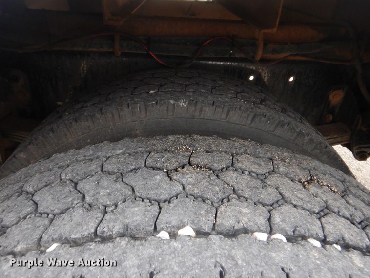 image for item GM9064 2001 Kenworth T300  service truck