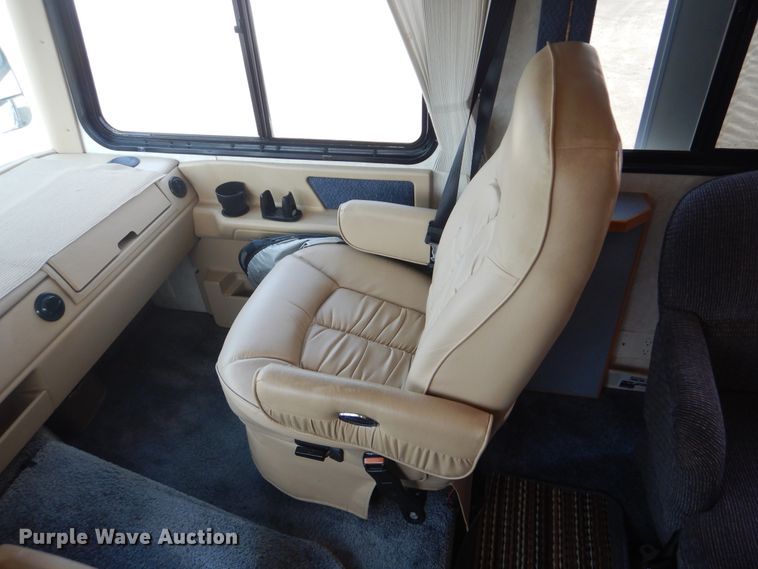 image for item GM9071 2002 Newmar Dutch Star  RV