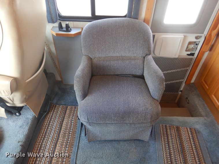 image for item GM9071 2002 Newmar Dutch Star  RV