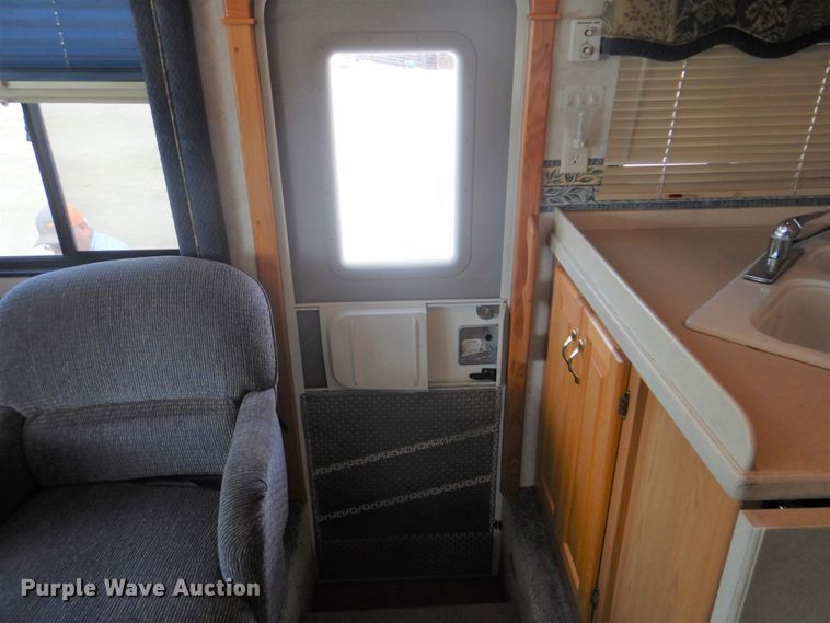 image for item GM9071 2002 Newmar Dutch Star  RV