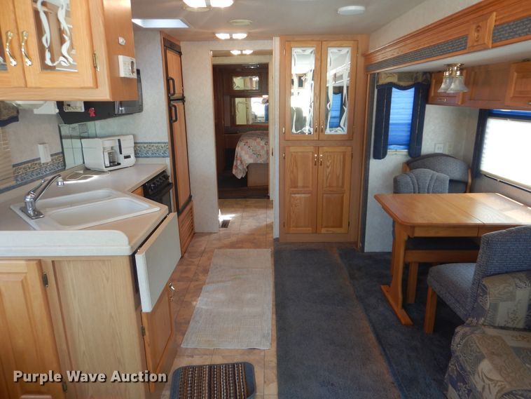 image for item GM9071 2002 Newmar Dutch Star  RV