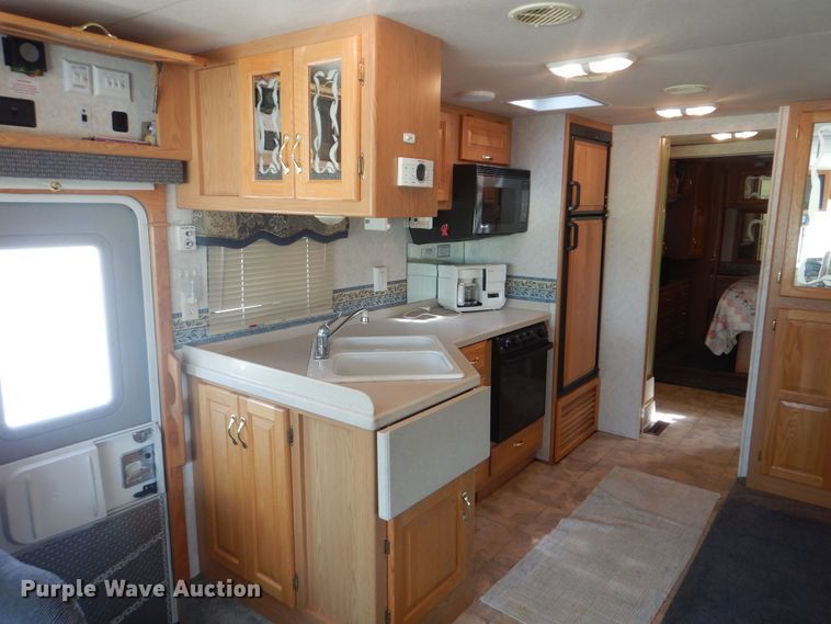 image for item GM9071 2002 Newmar Dutch Star  RV