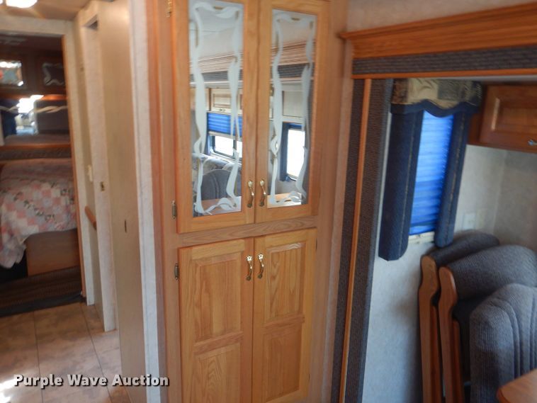 image for item GM9071 2002 Newmar Dutch Star  RV