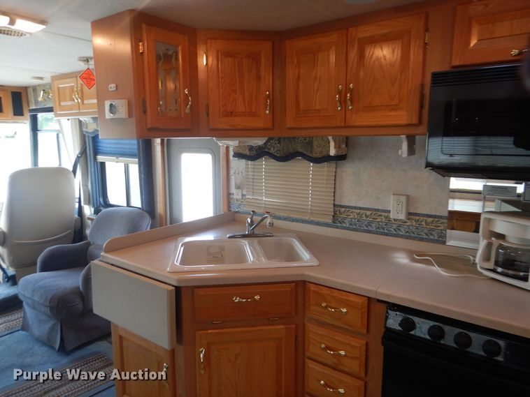 image for item GM9071 2002 Newmar Dutch Star  RV