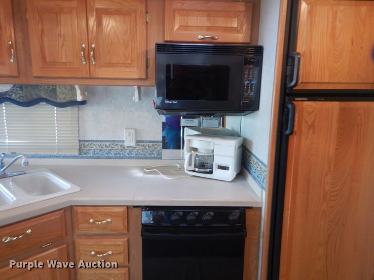 image for item GM9071 2002 Newmar Dutch Star  RV