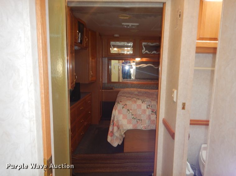 image for item GM9071 2002 Newmar Dutch Star  RV
