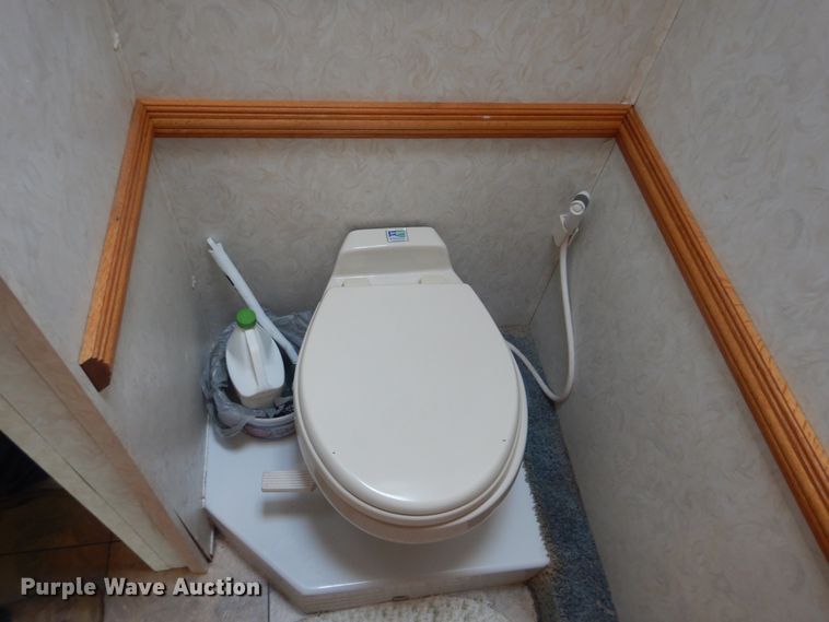 image for item GM9071 2002 Newmar Dutch Star  RV