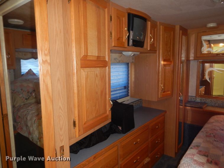 image for item GM9071 2002 Newmar Dutch Star  RV