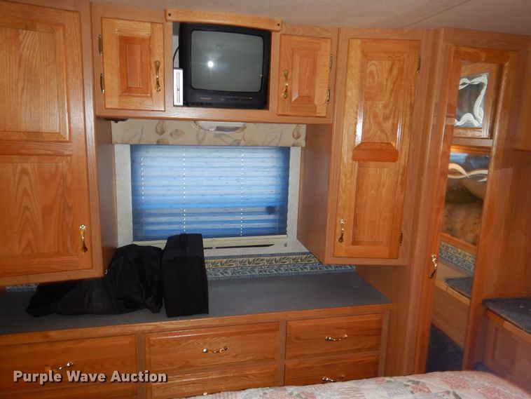 image for item GM9071 2002 Newmar Dutch Star  RV