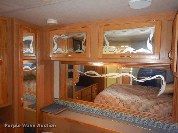 image for item GM9071 2002 Newmar Dutch Star  RV