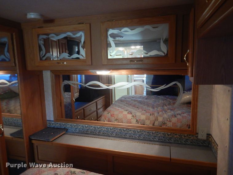 image for item GM9071 2002 Newmar Dutch Star  RV