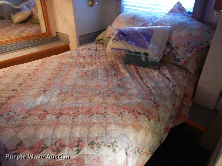 image for item GM9071 2002 Newmar Dutch Star  RV