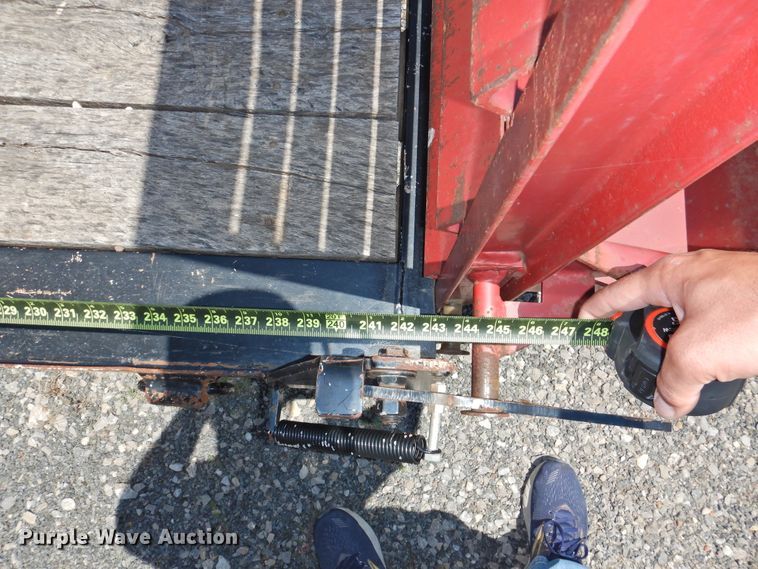 image for item GN9938 2015 Towmaster T-10D equipment trailer