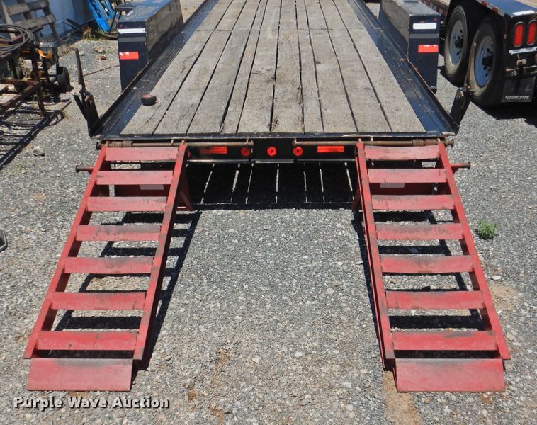image for item GN9938 2015 Towmaster T-10D equipment trailer