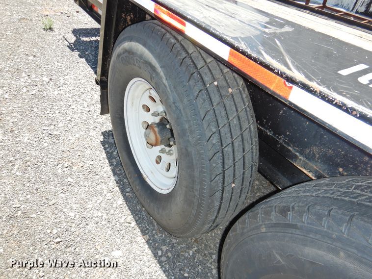 image for item GN9938 2015 Towmaster T-10D equipment trailer