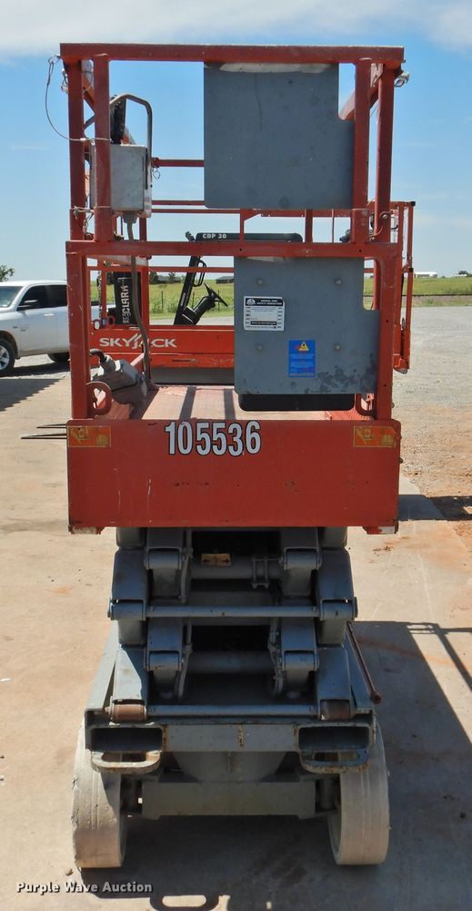 image for item GN9941 2013 Sky Jack SJIII 3226  scissor lift