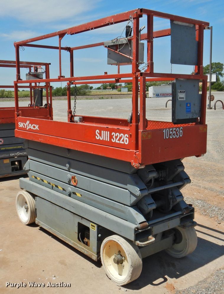 image for item GN9941 2013 Sky Jack SJIII 3226  scissor lift