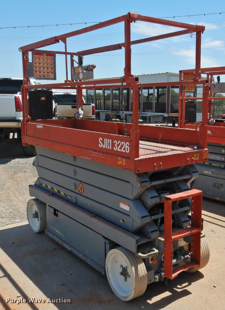 image for item GN9941 2013 Sky Jack SJIII 3226  scissor lift