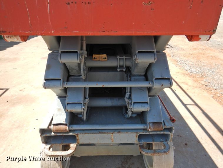 image for item GN9941 2013 Sky Jack SJIII 3226  scissor lift