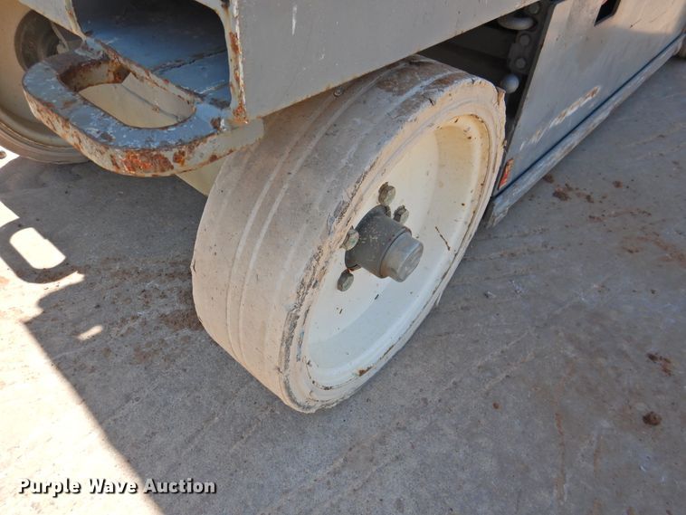 image for item GN9941 2013 Sky Jack SJIII 3226  scissor lift