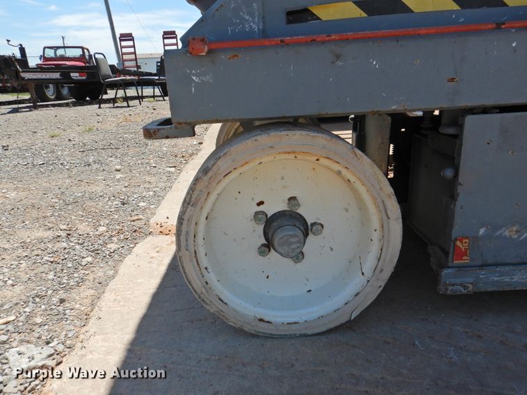 image for item GN9941 2013 Sky Jack SJIII 3226  scissor lift