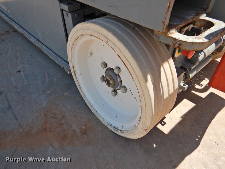 image for item GN9941 2013 Sky Jack SJIII 3226  scissor lift