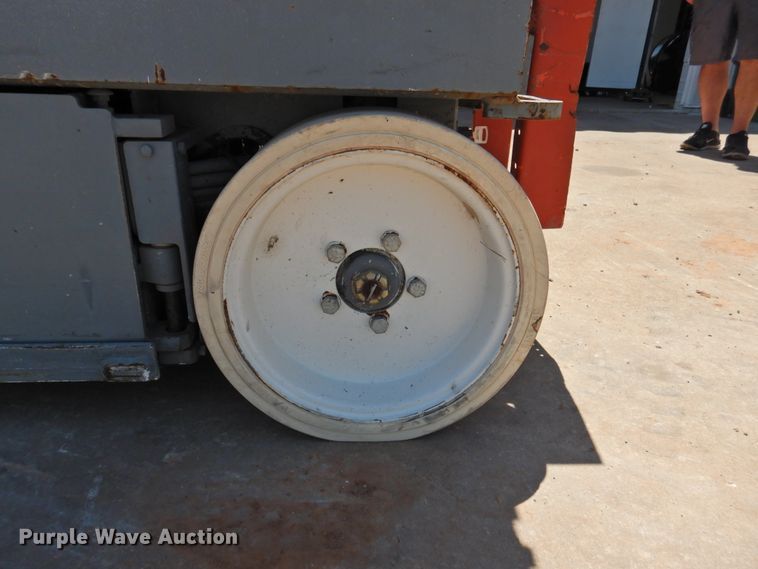 image for item GN9941 2013 Sky Jack SJIII 3226  scissor lift