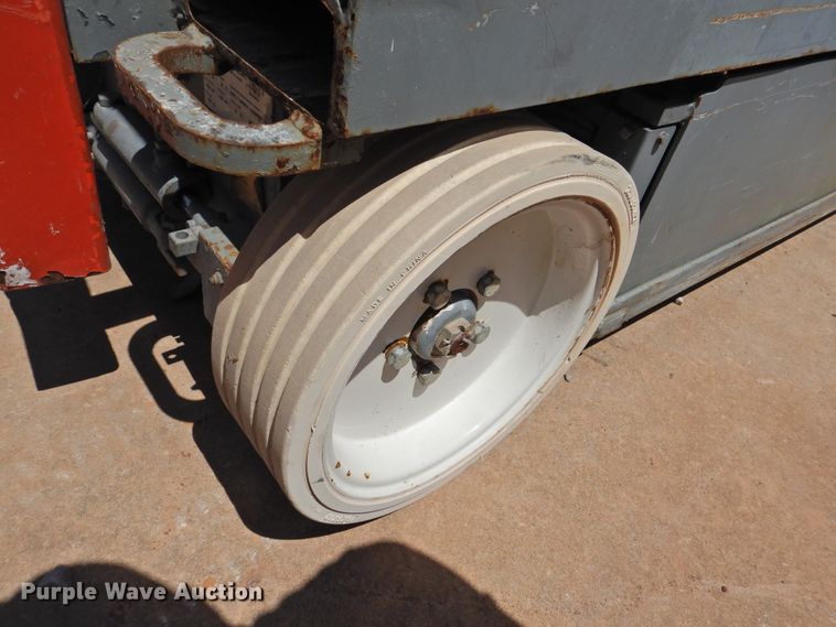 image for item GN9941 2013 Sky Jack SJIII 3226  scissor lift