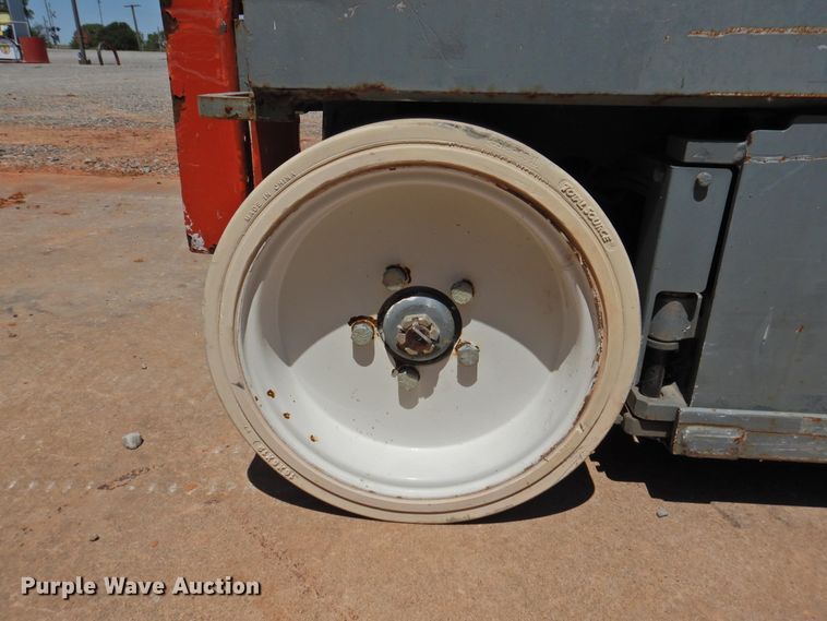 image for item GN9941 2013 Sky Jack SJIII 3226  scissor lift