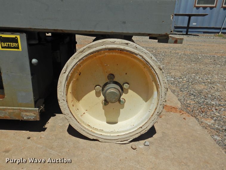 image for item GN9941 2013 Sky Jack SJIII 3226  scissor lift