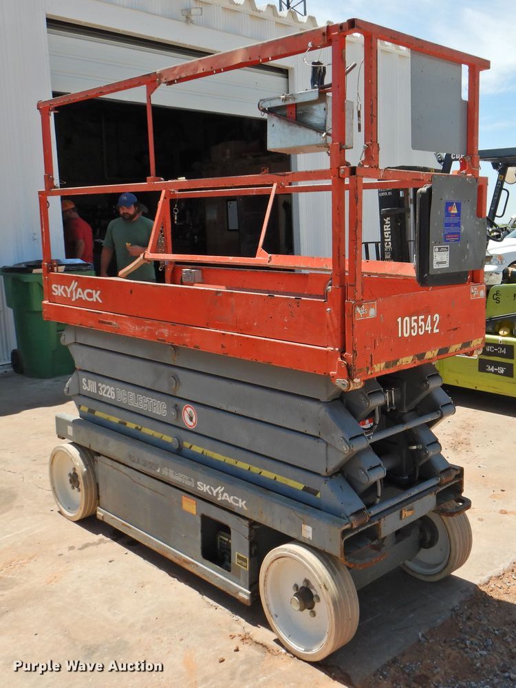 image for item GN9942 2012 Sky Jack SJIII 3226  scissorl lift