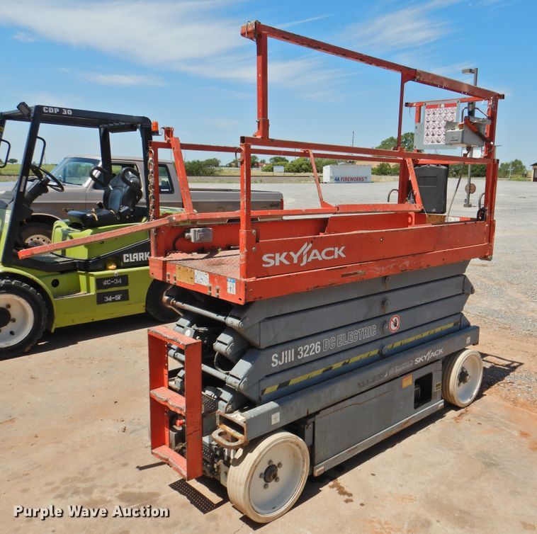 image for item GN9942 2012 Sky Jack SJIII 3226  scissorl lift