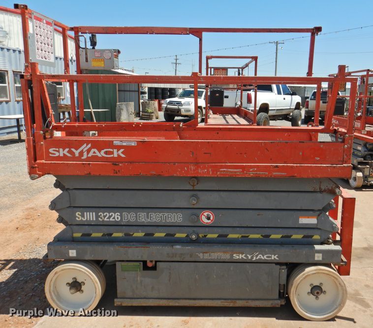 image for item GN9942 2012 Sky Jack SJIII 3226  scissorl lift