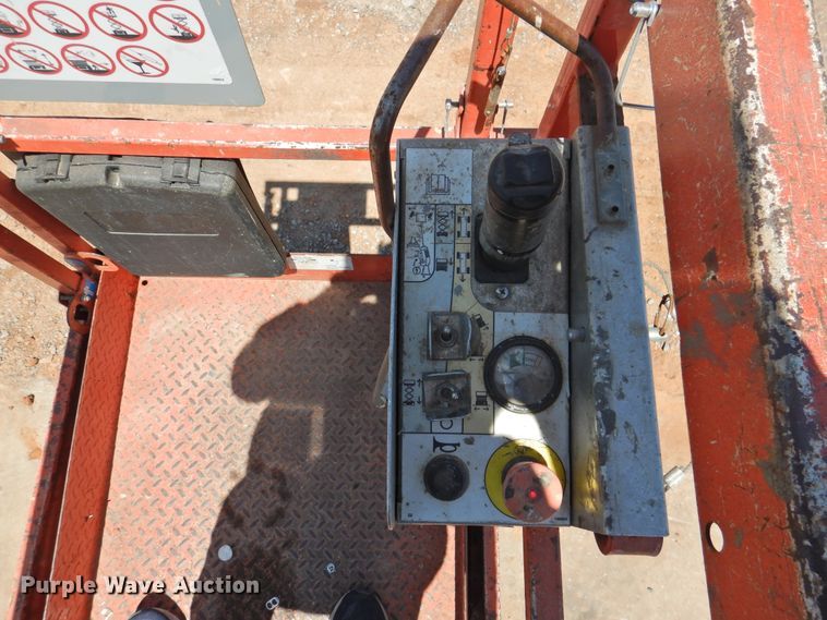 image for item GN9942 2012 Sky Jack SJIII 3226  scissorl lift