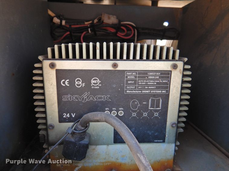 image for item GN9942 2012 Sky Jack SJIII 3226  scissorl lift