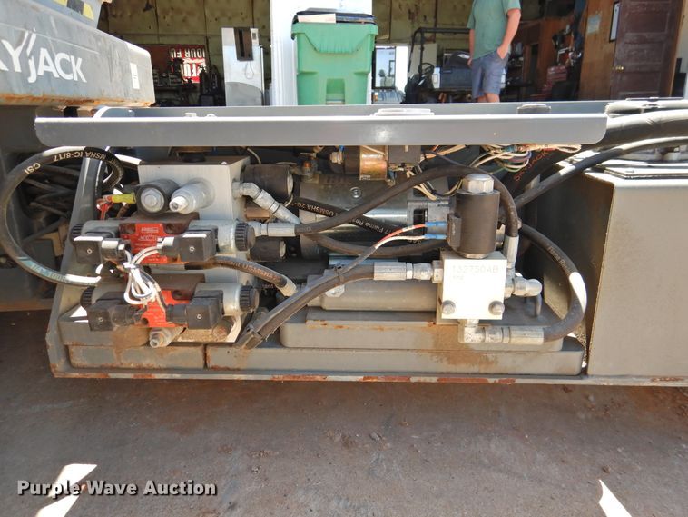 image for item GN9942 2012 Sky Jack SJIII 3226  scissorl lift