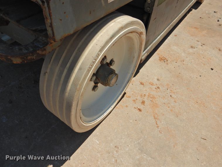 image for item GN9942 2012 Sky Jack SJIII 3226  scissorl lift