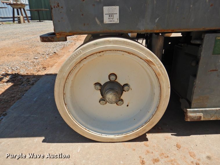 image for item GN9942 2012 Sky Jack SJIII 3226  scissorl lift