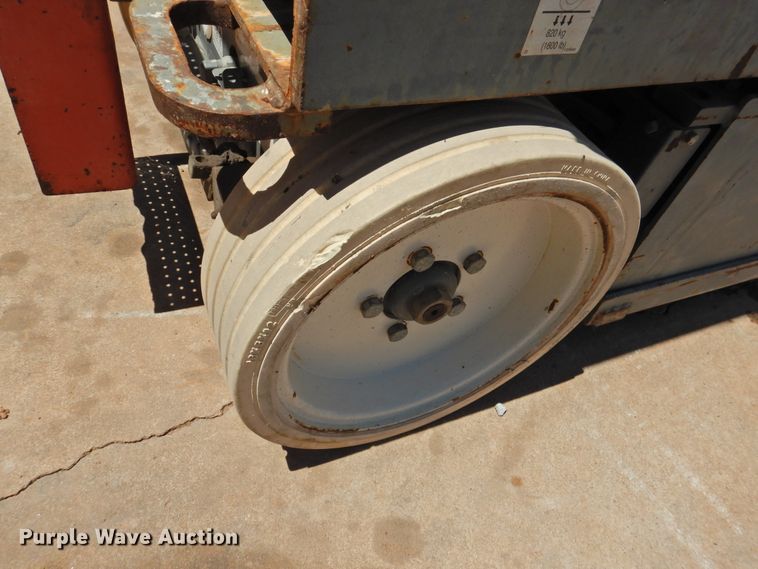 image for item GN9942 2012 Sky Jack SJIII 3226  scissorl lift