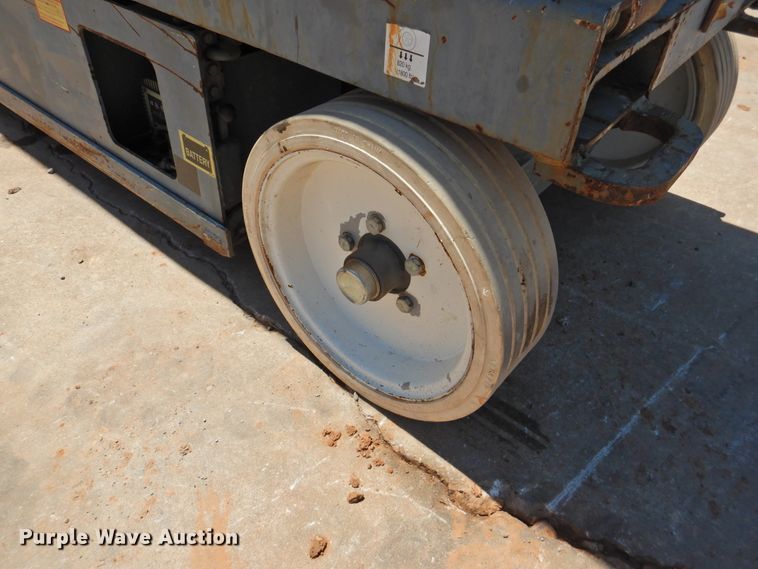 image for item GN9942 2012 Sky Jack SJIII 3226  scissorl lift