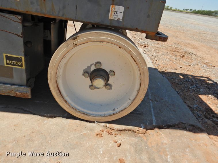 image for item GN9942 2012 Sky Jack SJIII 3226  scissorl lift