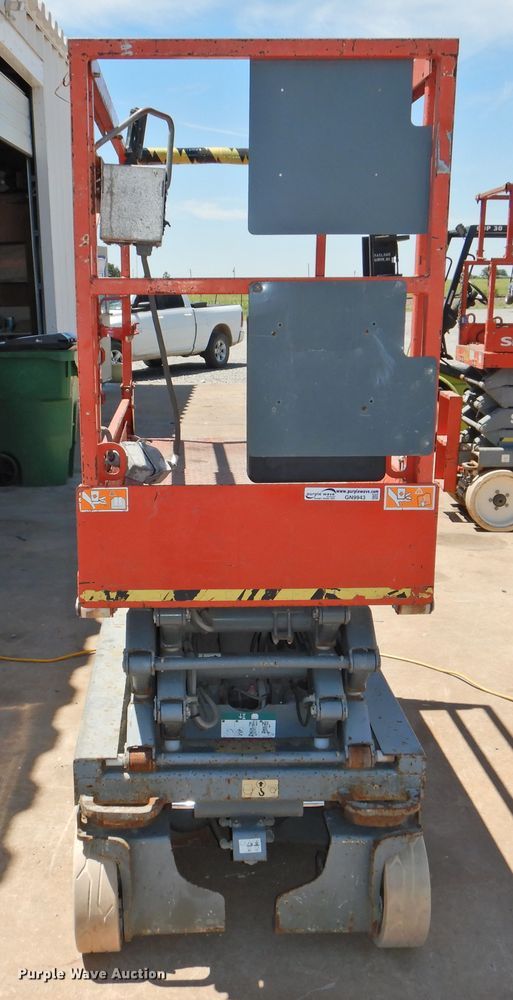image for item GN9943 2013 Sky Jack SJIII 3219  scissor lift