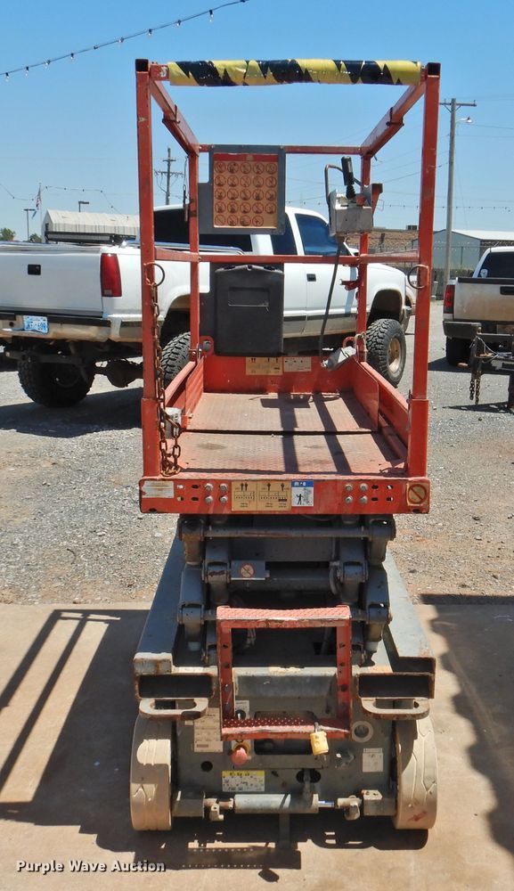 image for item GN9943 2013 Sky Jack SJIII 3219  scissor lift