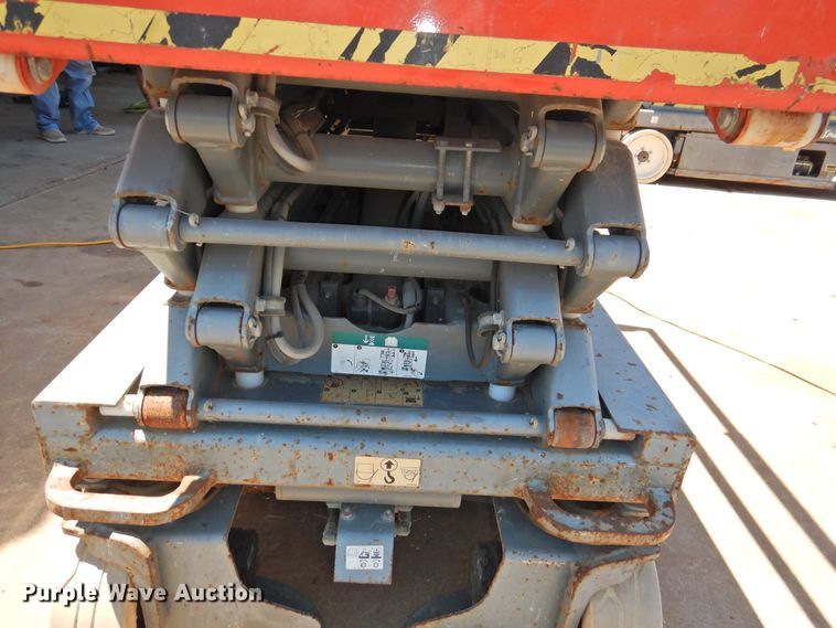 image for item GN9943 2013 Sky Jack SJIII 3219  scissor lift